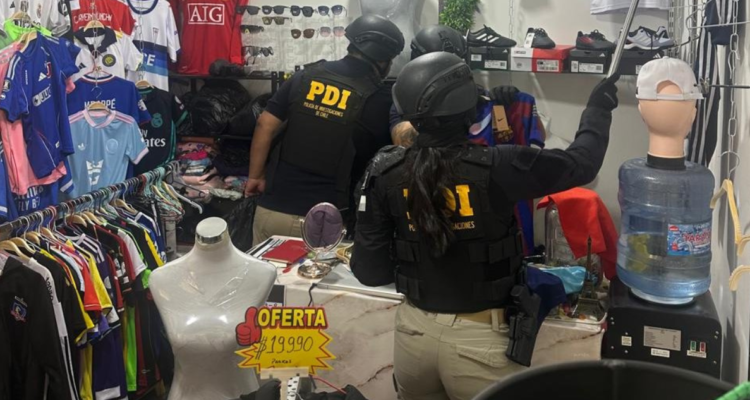 Vendían zapatillas y camisetas pirata: tres detenidos en allanamiento de dos locales en barrio Meiggs