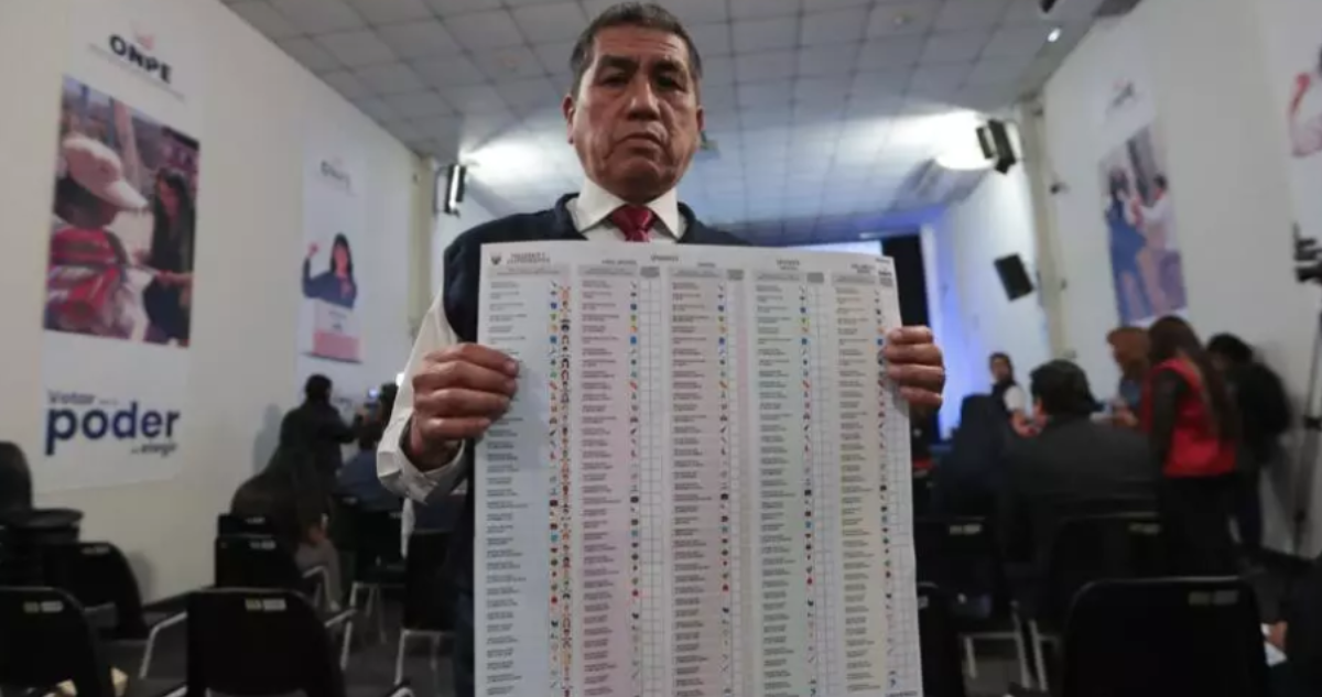 La cartilla electoral de Perú es de dimensiones inéditas 