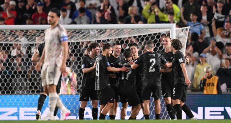 Nueva Zelanda aplastó a Chile en duelo amistoso.