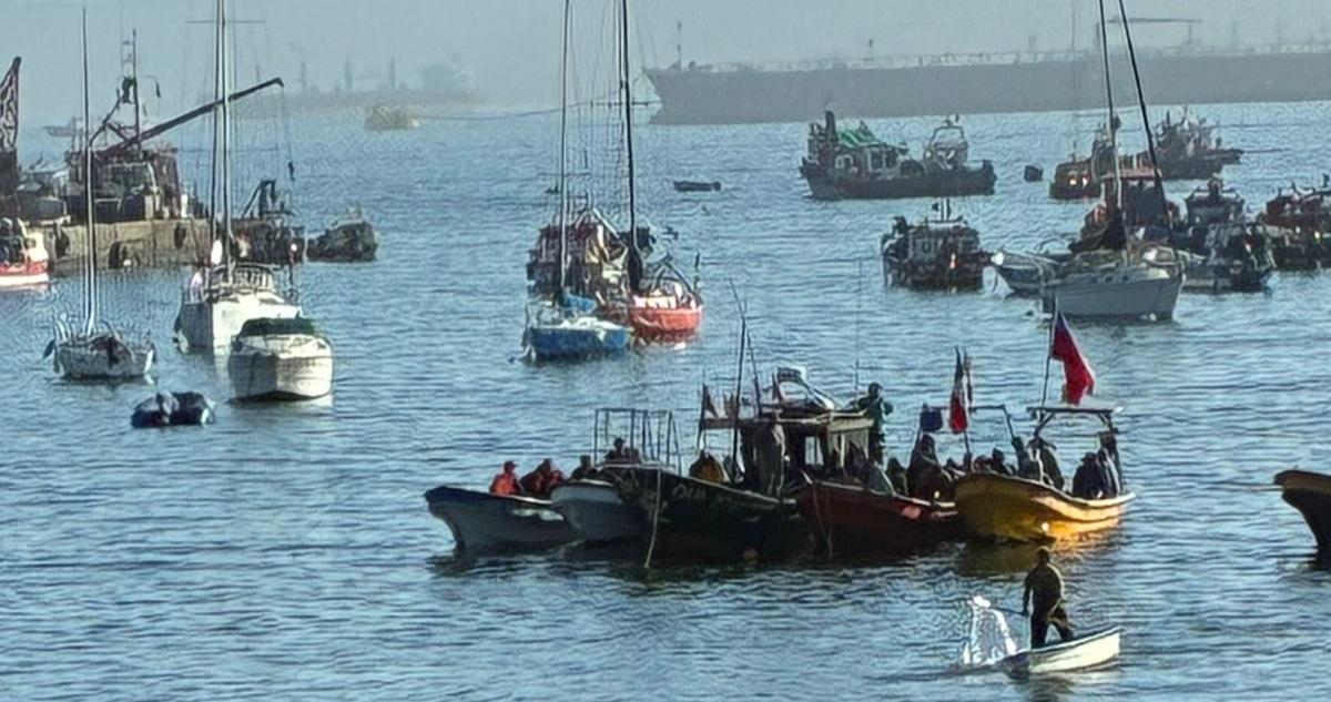Pescadores de Valparaíso se manifestaron en la bahía: acusan compromisos no cumplidos por el Gobierno