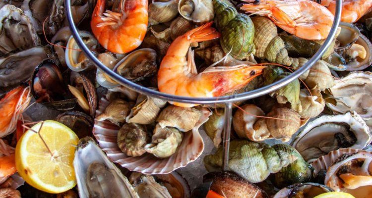 Evita intoxicaciones: en qué debes fijarte al comprar pescados y mariscos para Semana Santa