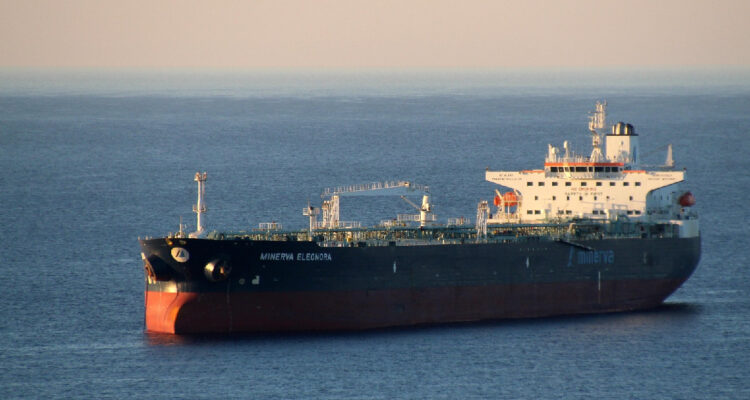 Petróleo brent vuelve a subir y ronda los U$100 a pesar de anuncio de histórica liberación de reservas