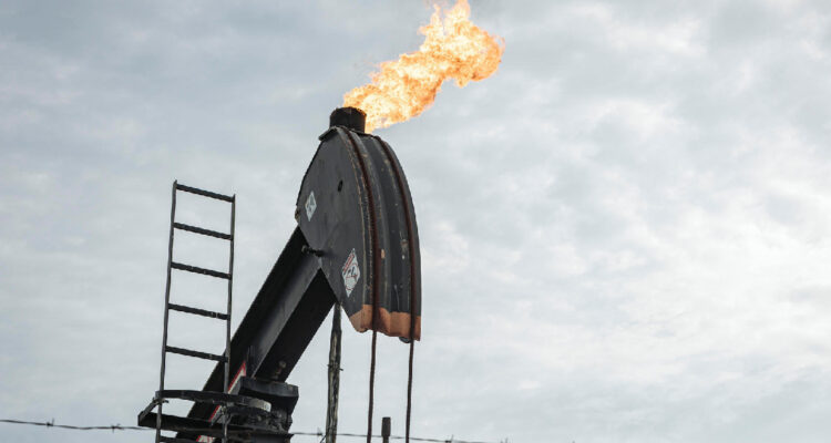 El petróleo de Texas cae alrededor de un 2% con el foco en las conversaciones entre EEUU e Irán