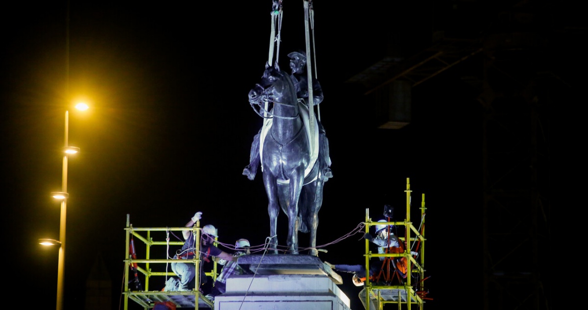 Tras cinco años de ausencia: estatua de general Baquedano regresa a Plaza Italia