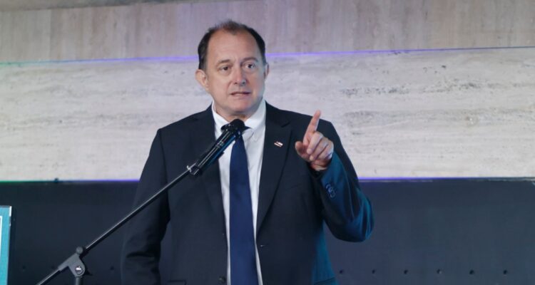 Poduje por viviendas de El Olivar