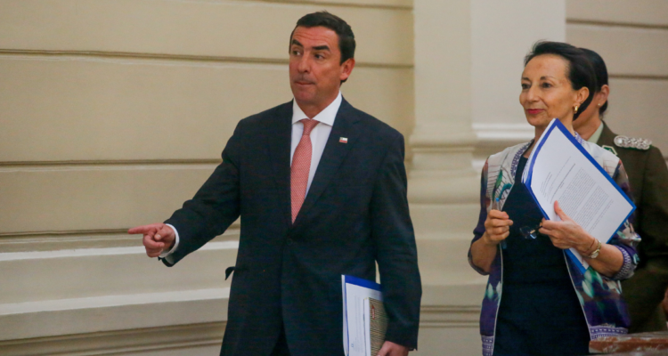 Pólemica por indultos: Rabat dice que no ha recibido solicitud por excarabinero que cegó a Campillai