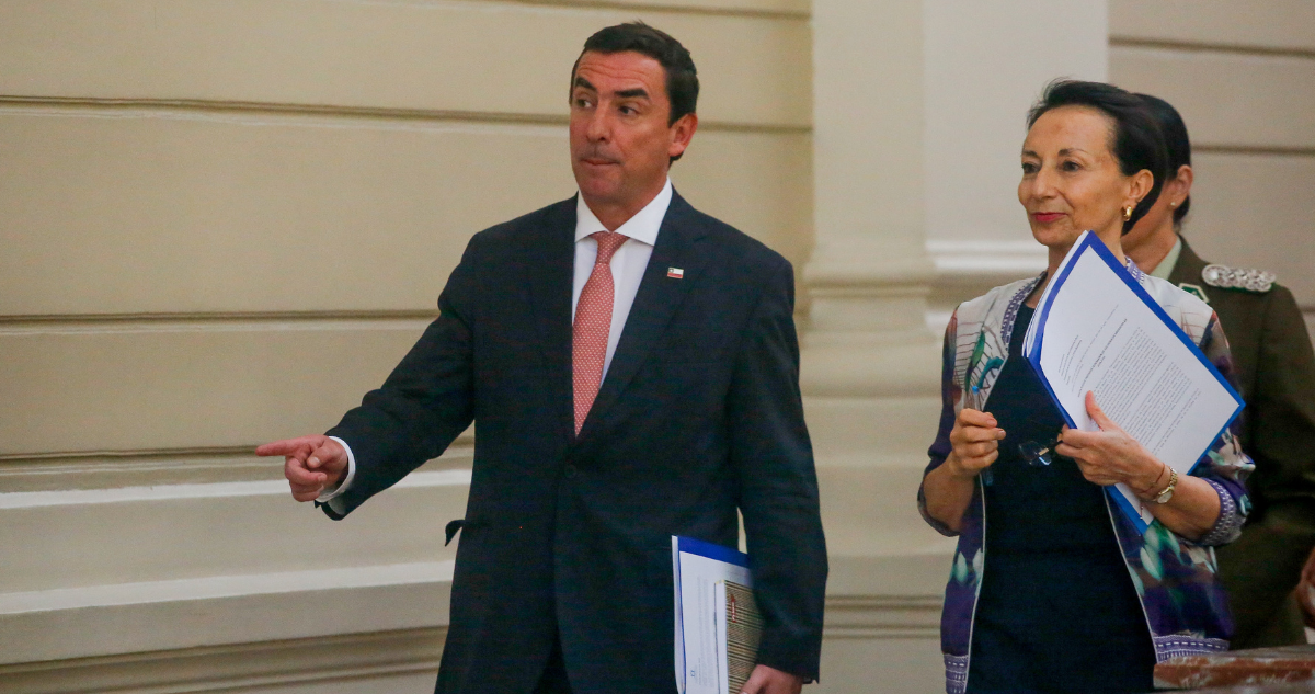 Pólemica por indultos: Rabat dice que no ha recibido solicitud por excarabinero que cegó a Campillai