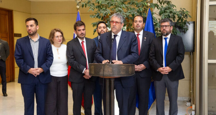 Bancada PPD busca suprimir indultos presidenciales tras idea de Kast de beneficiar a uniformados