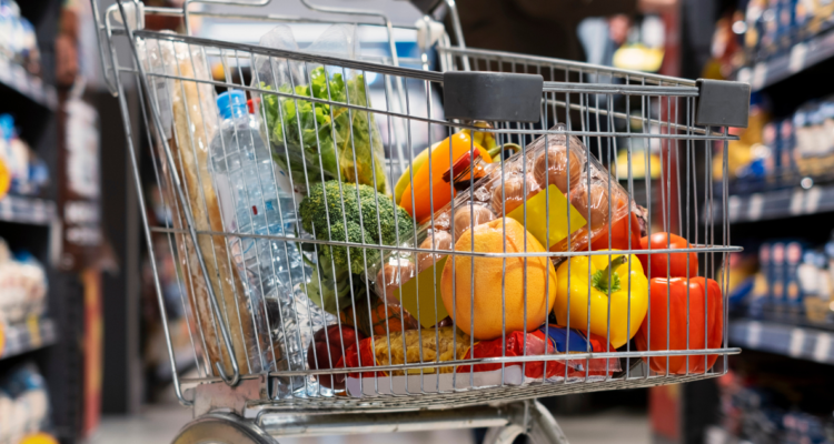 ¿Qué sube cuando la bencina sube? Así se traslada el costo del transporte a tu bolsillo