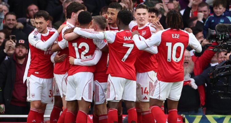 Arsenal aprovecha empate del City y se aleja en Premier League: Chelsea humilló al Villa del Dibu