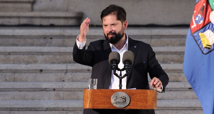 Presidente Boric llama a estudiantes a “recuperar” la FECh: “Los necesitamos en el debate público”