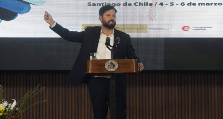 El “recado” de Boric a Kast en junta con la CUT: “Cuando hay diferencias, se contesta el teléfono”