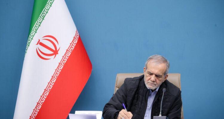 Presidente de Irán descarta rendirse, pero anuncia fin de ataques a países vecinos