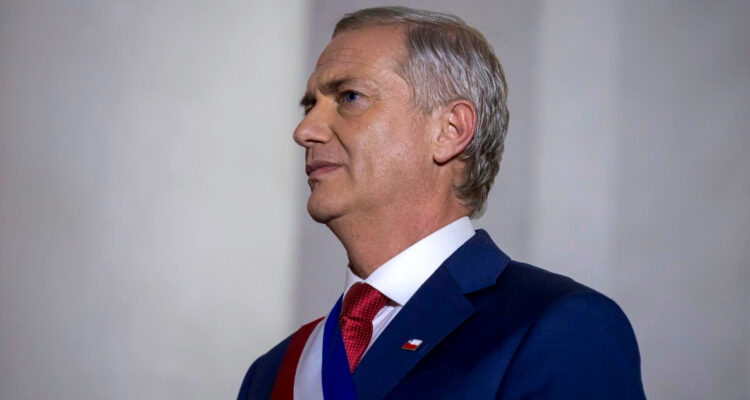 Presidente Kast firma primeros decretos: cierre fronterizo y auditoría total marcan inicio de gobierno