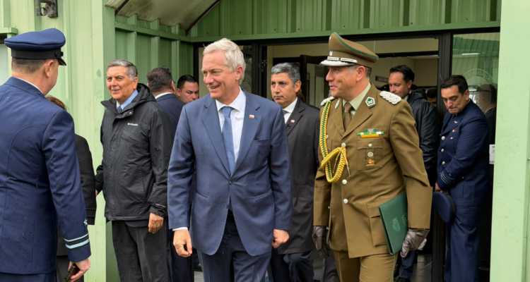 Presidente Kast llegó hasta Puerto Varas para despedir al mártir de Carabineros, Javier Figueroa