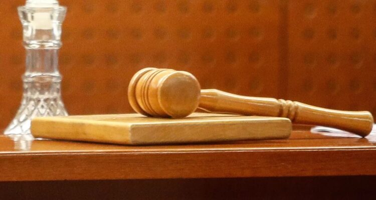 Proyecto transversal busca endurecer persecución del crimen organizado y habilitar juicios en ausencia