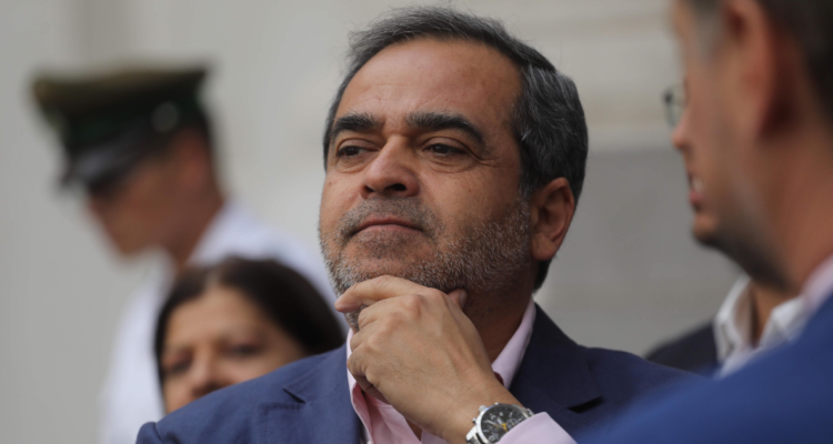 Quintana (PPD) fustiga alza de combustibles: “Ni siquiera la dictadura se atrevió a tanto en crisis”