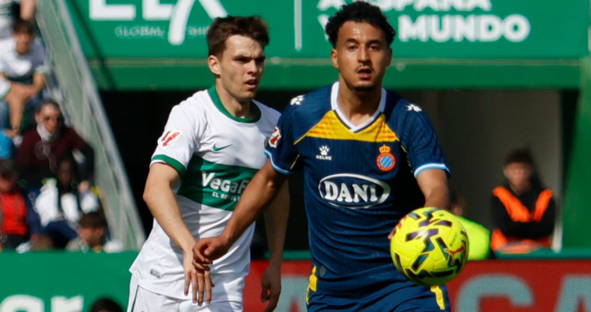 Jugador del Espanyol acusa a compañero de Lucas Cepeda en Elche de racismo durante duelo de LaLiga