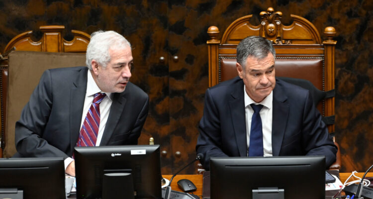 Manuel José Ossandón mueve ficha de última hora y saca a Raúl Guzmán como secretario del Senado