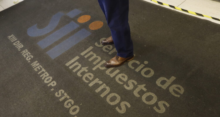 Rebaja al impuesto corporativo genera expectativas en el gran empresariado y advertencias de analistas