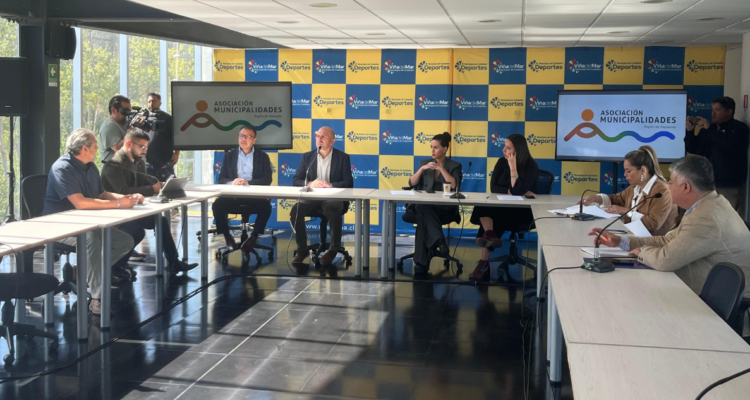 Valparaíso: representantes de 9 comunas se reúnen para analizar acciones ante alza de combustibles