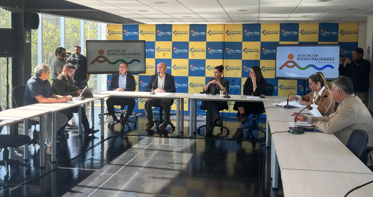 Valparaíso: representantes de 9 comunas se reúnen para analizar acciones ante alza de combustibles