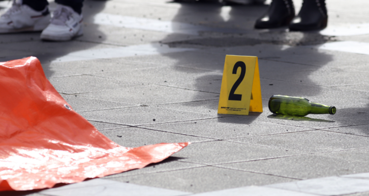 Riña con arma blanca deja una mujer fallecida y dos heridos en pleno centro de Valparaíso