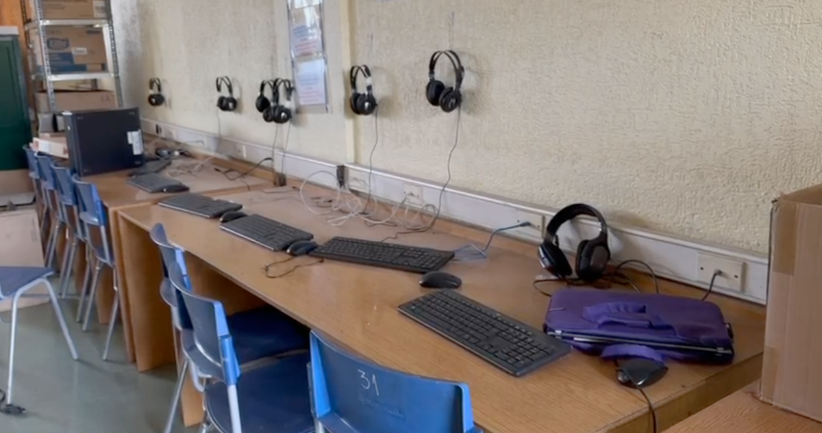 1.400 escolares sin clases tras robo en liceo de Santiago: ladrones arrasaron con los computadores