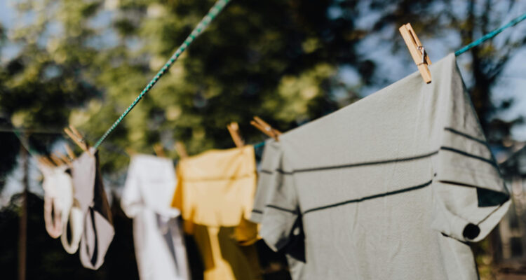 Foto de ropa tendida para ilustrar nota