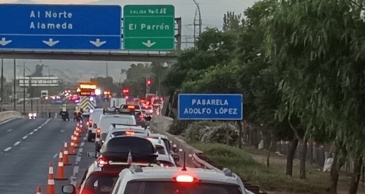 Cierran toda la Ruta 5 al norte a la altura de La Cisterna: hubo accidente múltiple y atropello fatal