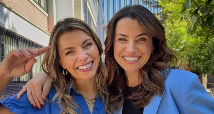 Sabrina Kennard junto a su hermana Natasha Kennard