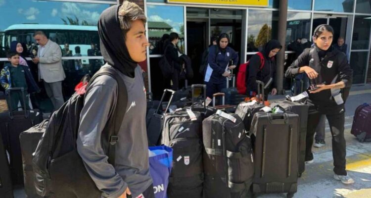 La selección de fútbol femenino de Irán volvió a su país de origen tras semanas de polémica