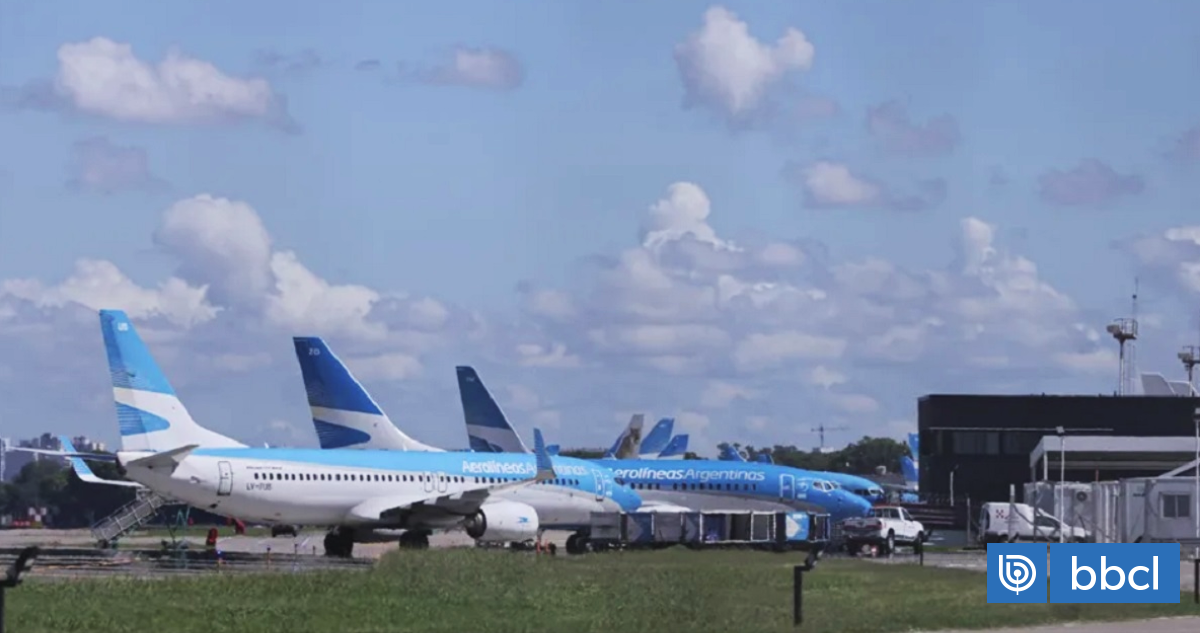 Argentina tuvo mes récord en sector aerocomercial: ¿Chile sigue entre los favoritos de los turistas?