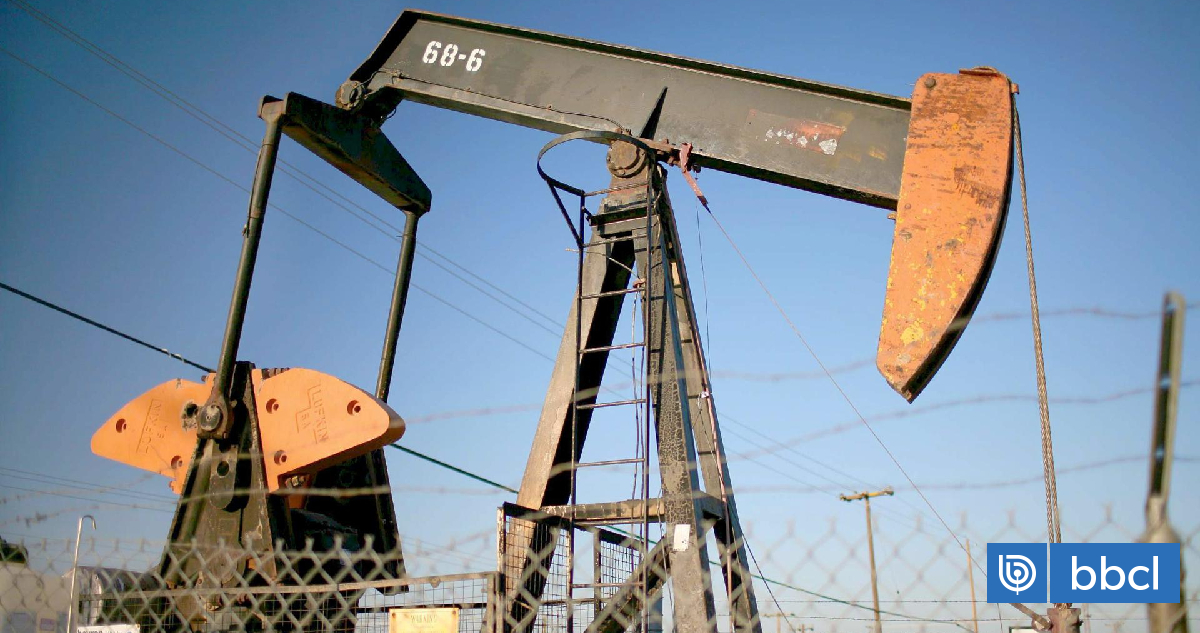 El petróleo de Texas cierra por sobre los US$100 por primera vez desde 2022