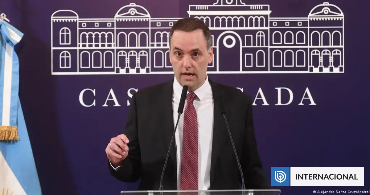 La teleserie de Adorni: los polémicos viajes que tienen en jaque al jefe de gabinete de Javier Milei