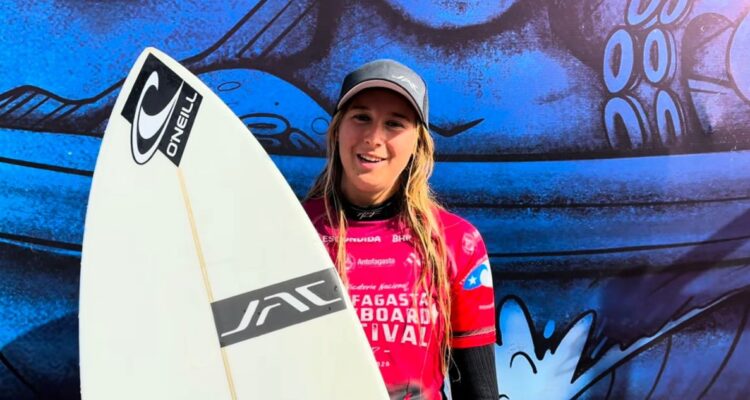 Chilena Estela López se prepara para evento de surf en Brasil