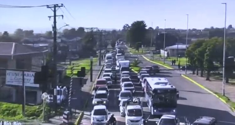 Reportan tacos de hasta 1 horas en San Pedro de la Paz: piden exigir a camiones usar Puente Industrial