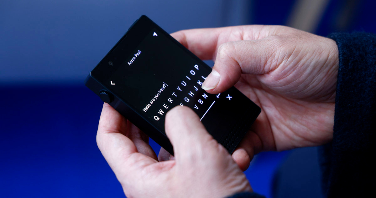 Uno de los “teléfonos tontos”, el Light Phone, presentado en MWC