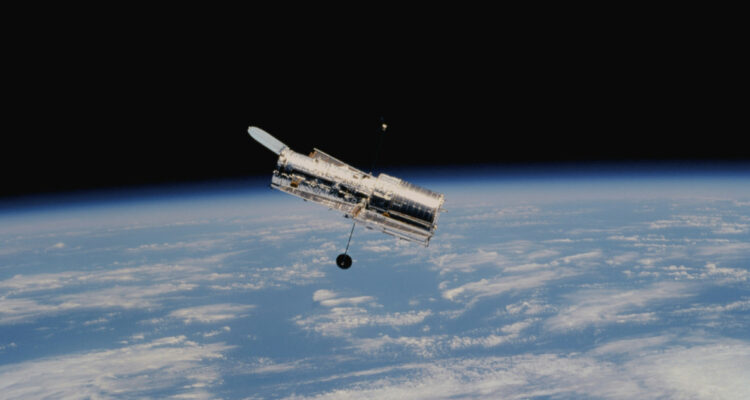 Foto del telescopio Hubble en órbita