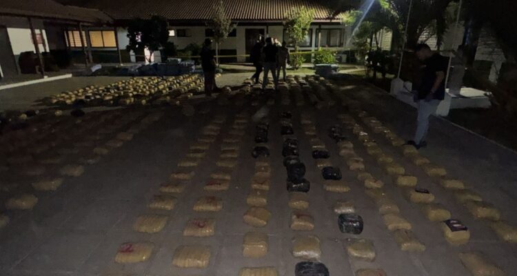 Tres detenidos tras hallazgo de camión con dos toneladas de marihuana en Pudahuel