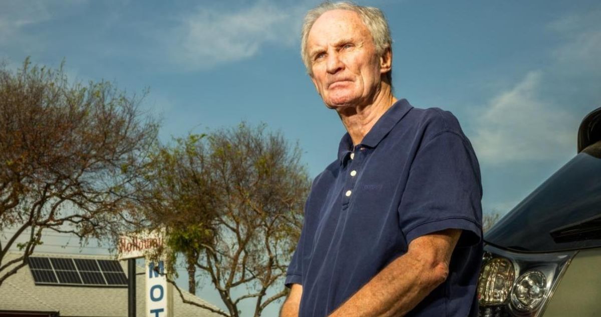 Tony Powell foto de viejo