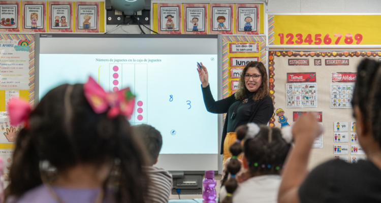 EEUU busca profesores chilenos y paga hasta $35 millones anuales: revisa requisitos y cómo postular