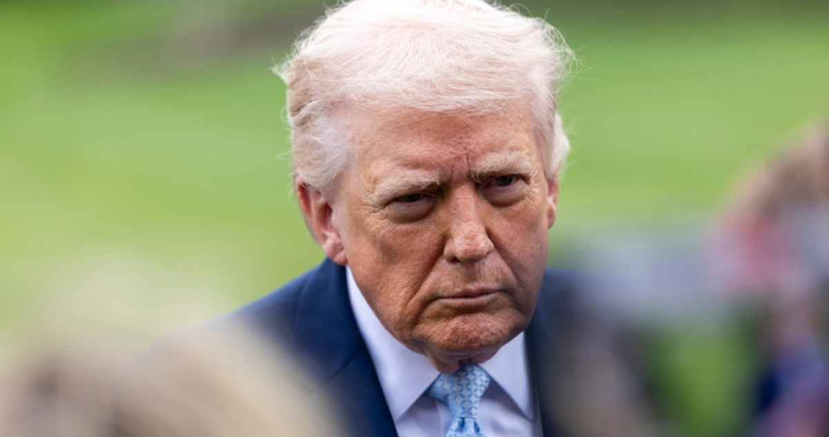 Trump amenaza a los demócratas con instalar agentes ICE en los aeropuertos