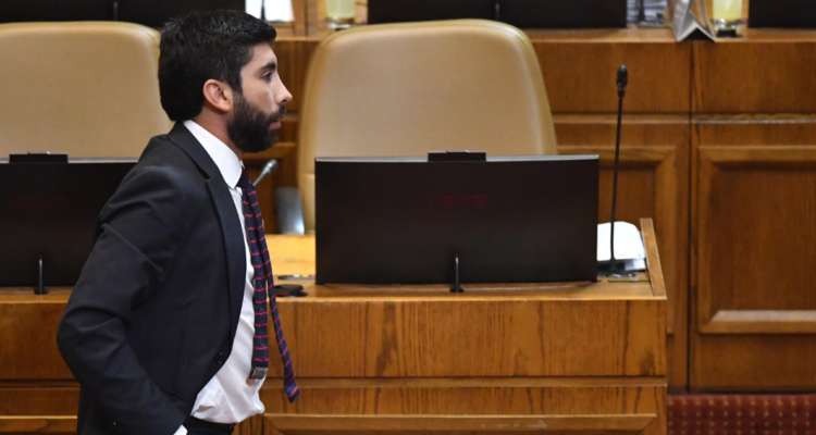 “¡Vendido!”: polémica vicepresidencia de Felipe Camaño desató gritos y tensión en la Cámara Baja