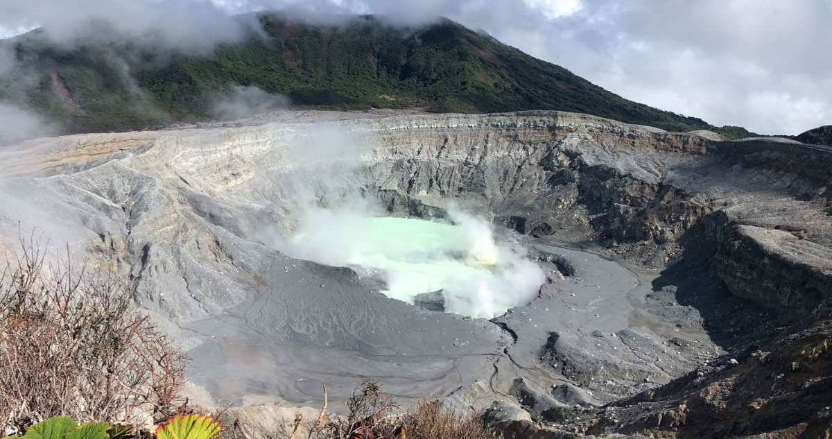 Sistema geotérmico volcán Puacarani Casiri