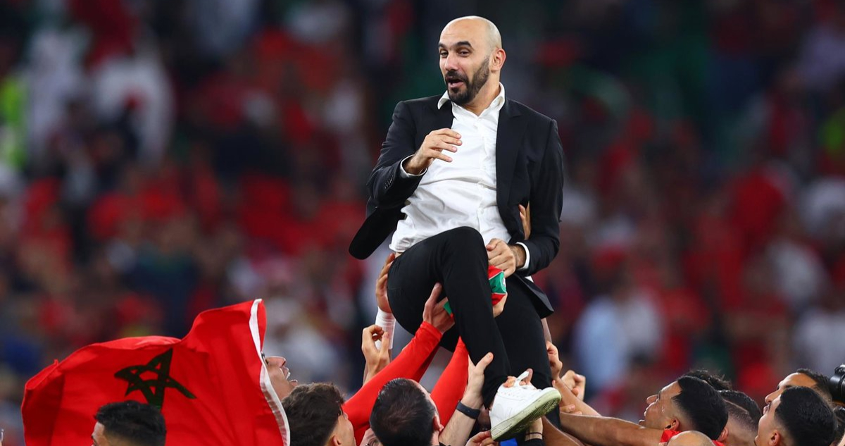 Walid Regragui dirigiendo a Marruecos en 2022