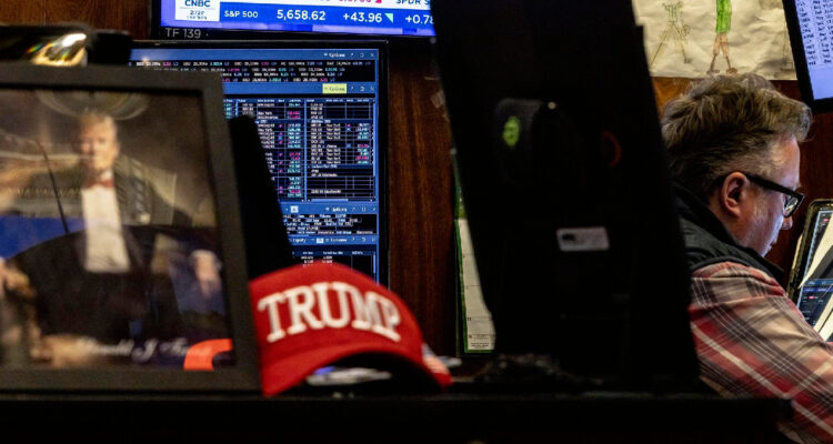 Wall Street y el IPSA abren en verde mientras Trump insta a “tomar” el estrecho de Ormuz