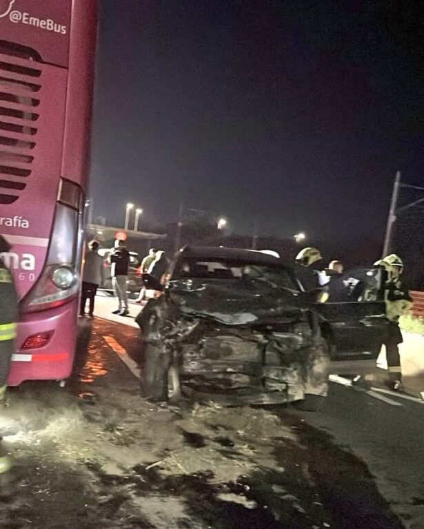 Colisión entre auto y bus en San Pedro de la Paz genera gran congestión vehicular: habría 2 lesionados