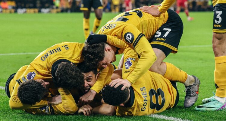 Wolverhampton sorprendió al Liverpool en la Premier League