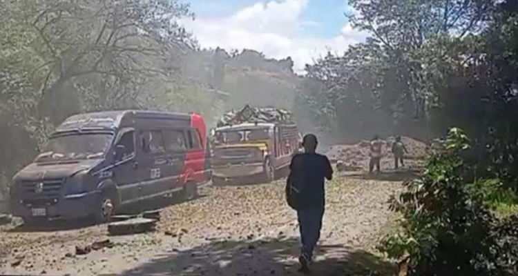 7 muertos y 17 heridos tras atentado explosivo en concurrida autopista de Colombia